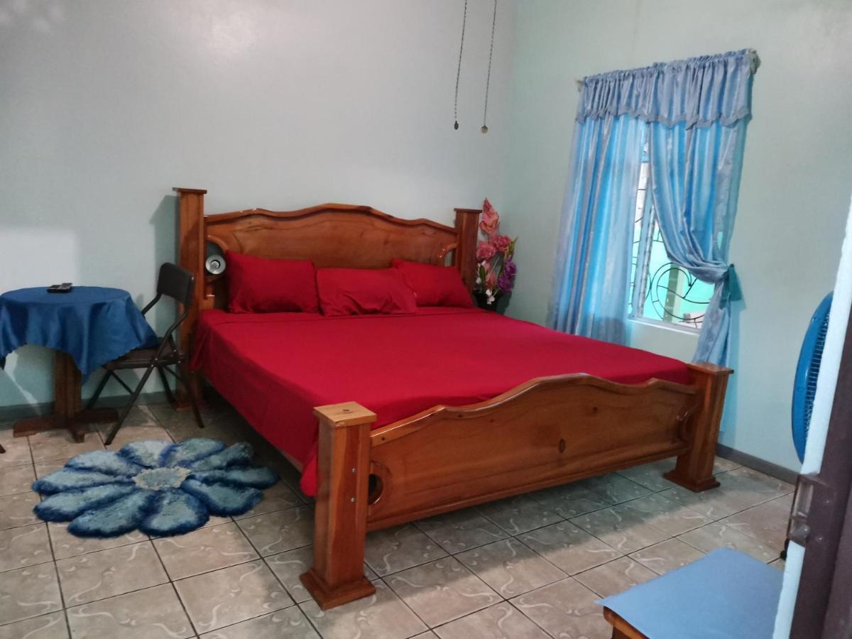 Cabinas Mitchaelle'S Puerto Viejo de Talamanca Екстер'єр фото