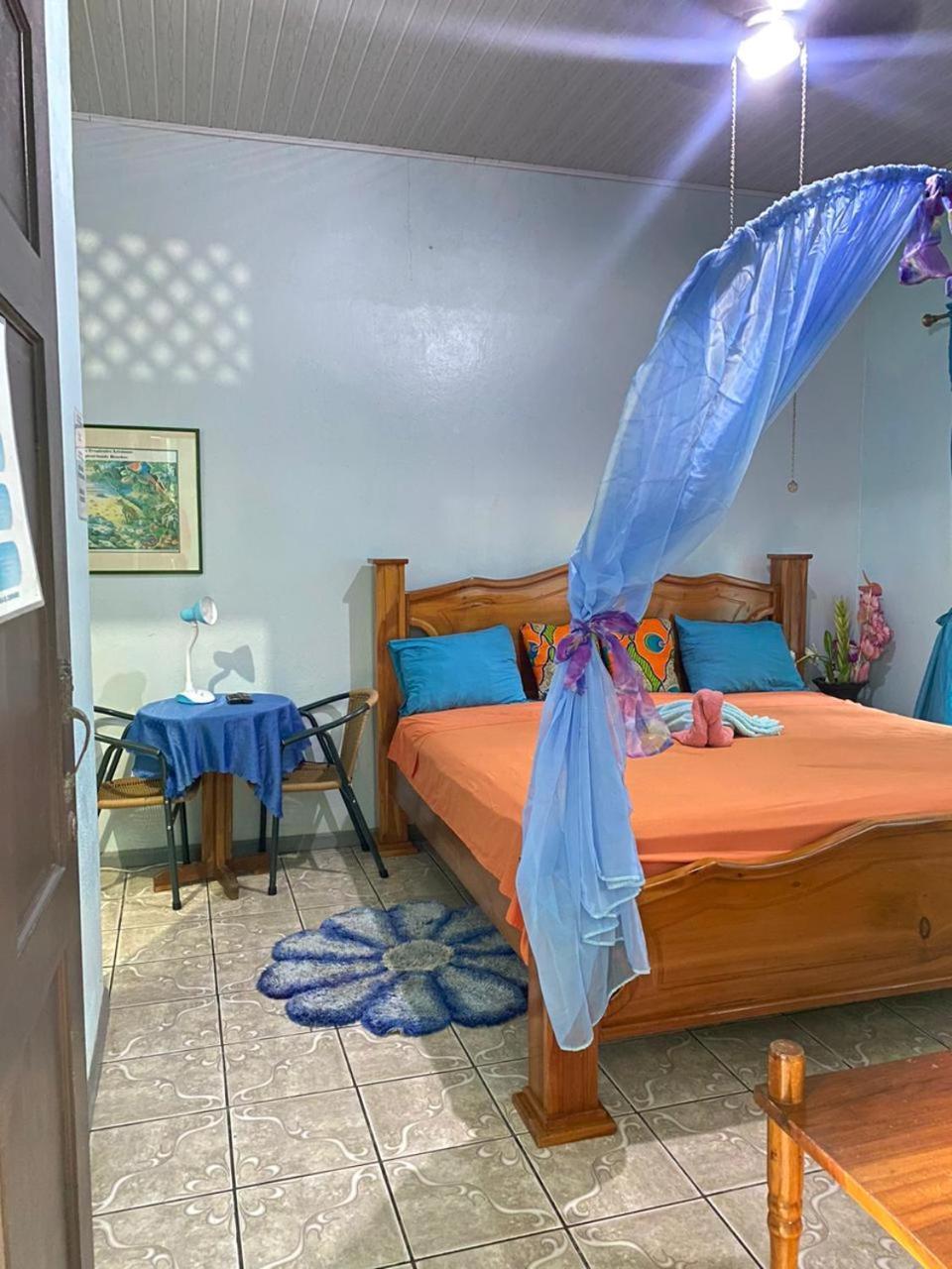 Cabinas Mitchaelle'S Puerto Viejo de Talamanca Екстер'єр фото